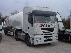 Iveco-Stralis-AS-Holcim-Kress-300505-01