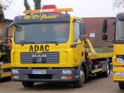 MAN-LE-Joost-Behn-120408-01
