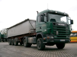 Scania-124-C-420-KISZ-Wieczorek-Szy-270304-1