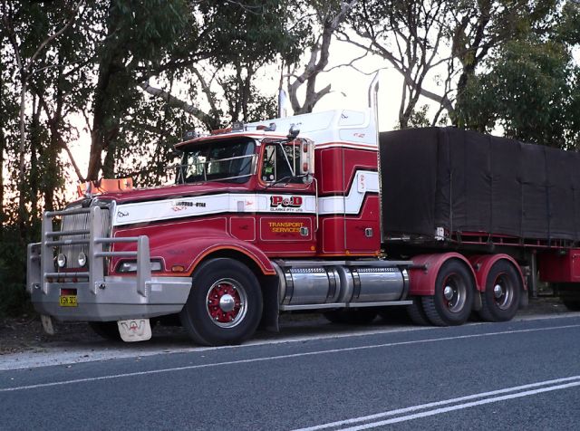 Western-Star-5800-Clarke-Voigt-280805-01-AUS.jpg