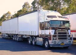 Kenworth-K104-SRV-Voigt-300106-02-AUS