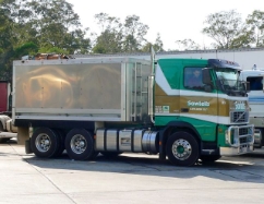 Volvo-FH12-460-Sawtells-Voigt-281205-02-AUS