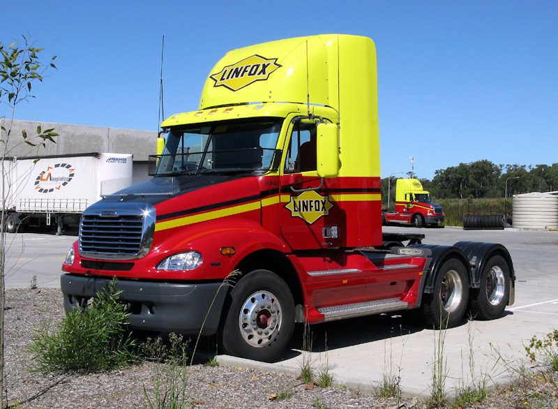 Freightliner-Columbia-Linfox-3-Voigt-080330.jpg