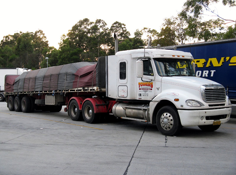 Freightliner-Columbia-Towers-2-Voigt-080327.jpg