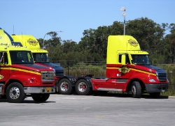 Freightliner-Columbia-Linfox-1-Voigt-080330