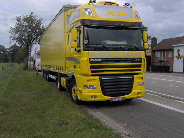 DAF-XF-105-Mireille-Trans-Rouwet-111106-01-B.jpg