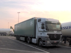 MB-Actros-MP2-Meers-Rouwet-111106-01-B