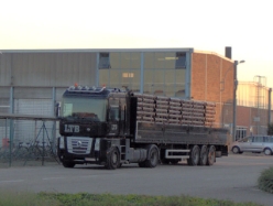 Renault-Magnum-LTB-Rouwet-300906-01-B