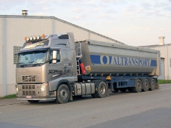 BE-Volvo-FH-silbergrau-Szy-150708-03