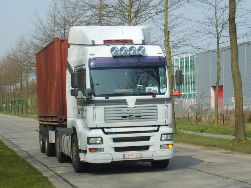 BE-MAN-TGA-LX-weiss-Rouwet-130508-01.jpg