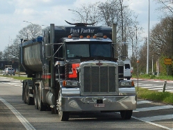 BE-Peterbilt-Rouwet-130508-01
