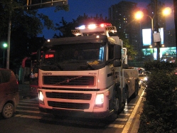Volvo-FM12-380-Jason-Liu-041207-01-CHI