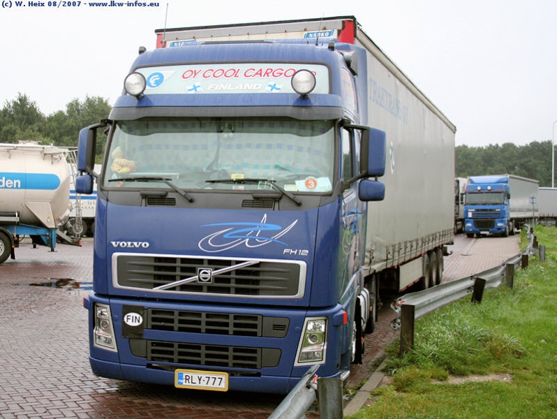 Volvo-FH12-420-blau-220807-02-FIN.jpg