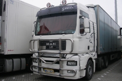FIN-MAN-TGA-XXL-weiss-Holz-100810-01