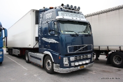 GR-Volvo-FH-blau-Holz-100711-01