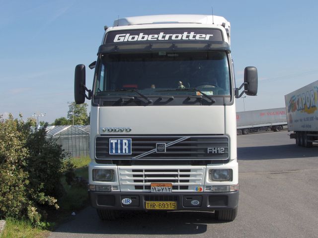 Volvo-FH12-weiss-Holz-010806-01-IR.jpg - Frank Holz