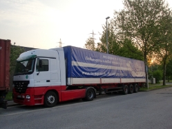 LT-MB-Actros-MP2-1844-weiss-rot-DS-270610-01