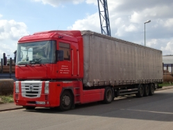 LT-Renault-Magnum-440-rot-DS-260610-01