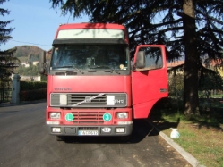 Volvo-FH12-420-rot-Fustinoni-221105-02-LT