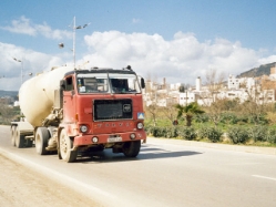 Volvo-F88-rot-Michel-150806-01-MKO