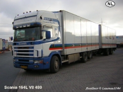Scania-164-L-480-weiss-Brock-131204-1-NL