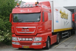 NL-MAN-TGX-rot-Holz-100810-02