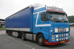 NL-Volvo-FH-440-de-Jong-Holz-100810-01