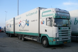 NL-Scania-114-L-380-Floridgistics-Holz-110810-01