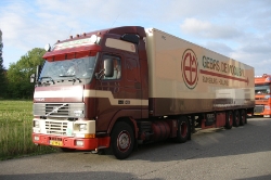 NL-Volvo-FH12-420-rot-Holz-100810-01