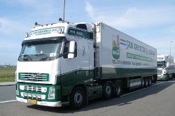 NL-Volvo-FH-Deckers-Holz-110810-01