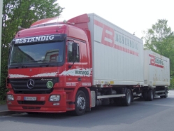 MB-Actros-1841-MP2-Bestaendig-Holz-010604-1-AUT
