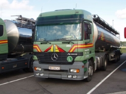 MB-Actros-gruen-Holz-190706-01-AUT