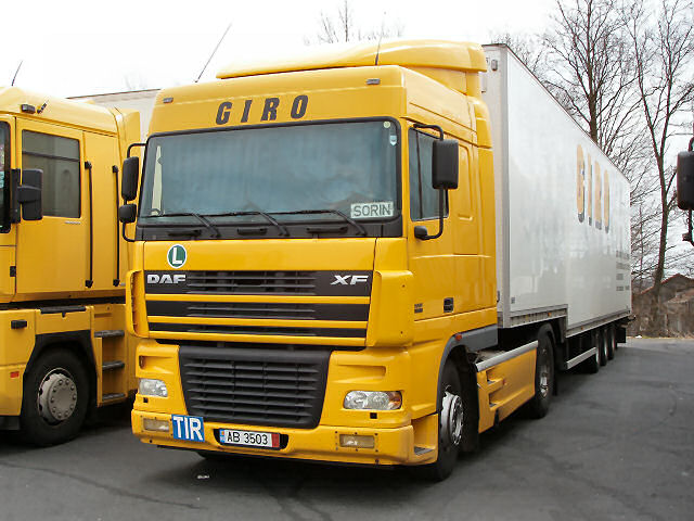 DAF-XF-Giro-Holz-260506-01-RO.jpg