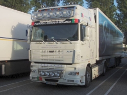 DAF-XF-weiss-Holz-210706-01-POR