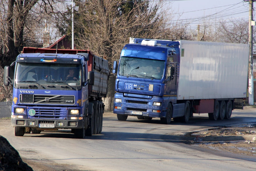 RO-Volvo-FM12-blue-GeorgeBodrug-230210.jpg