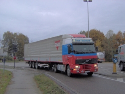 Volvo-FH12-380-rot-Rouwet-281106-01-RUS