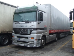 MB-Actros-1843-ex-Pappas-Fustinoni-010706-01-SRB