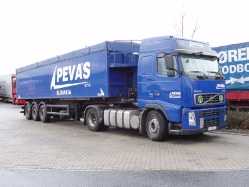 Volvo-FH12-460-Pevas-Holz-070407-01-SK