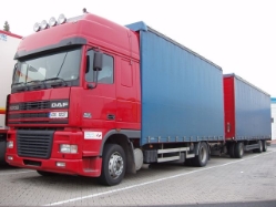 DAF-95-XF-430-rot-blau-Holz-051005-01-CZ