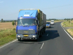 Iveco-TurboStar-blau-Palischek-300804-1-HUN