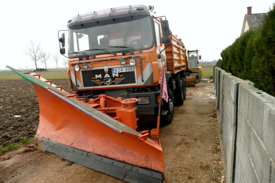 HUN-MAN-F90-26422-orange-Vorechovsky-160109-02.jpg