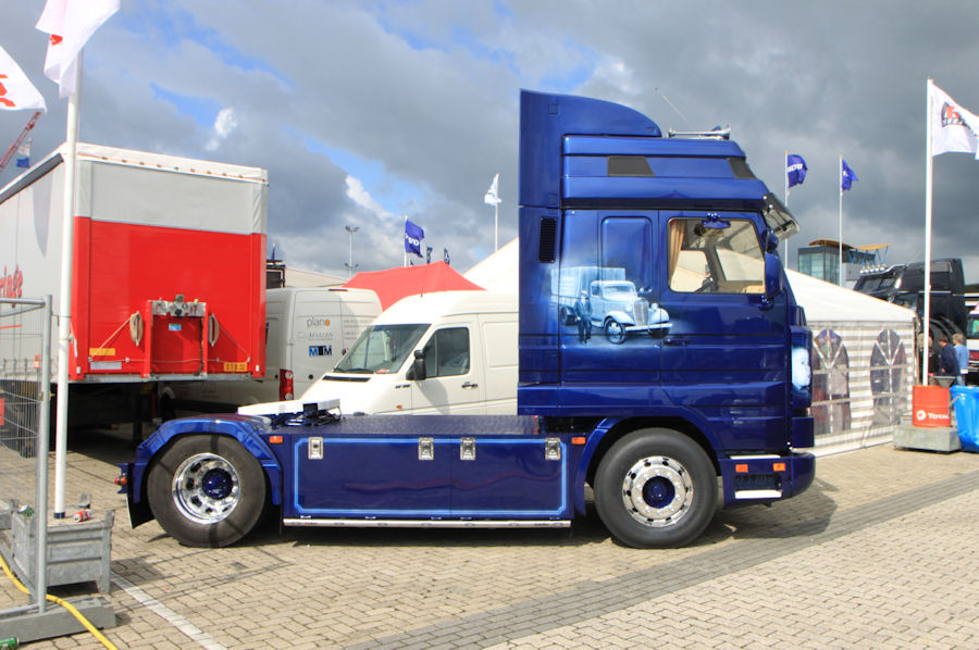 Scania-143-M-420-blau-260709-01.jpg