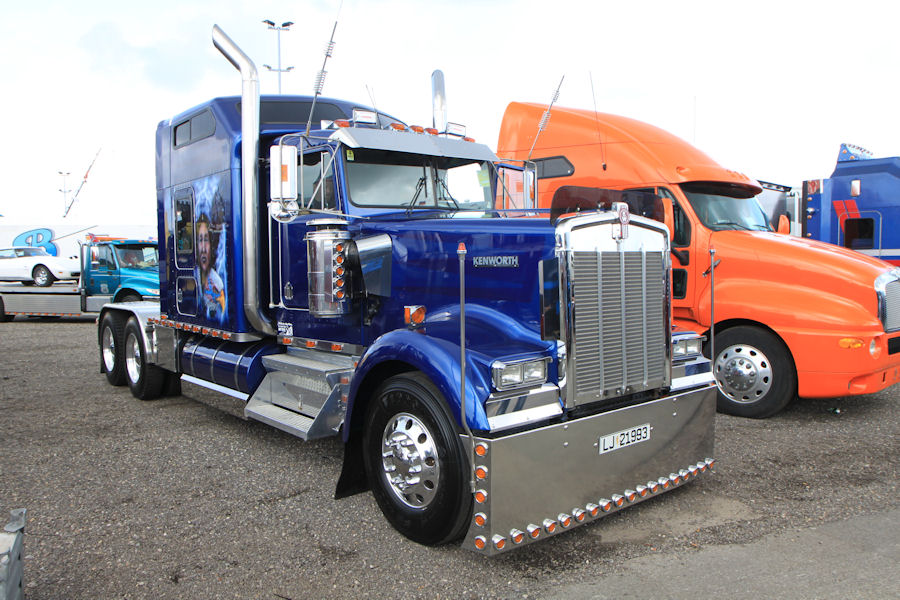 Kenworth-W-900-blau-280709-03.jpg