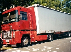 Renault-Magnum-rot-(Szy)