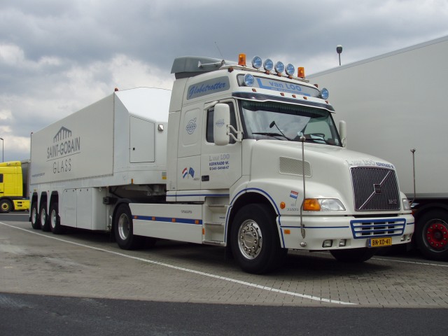 Volvo-NH12-420-vanLoo-Holz-010604-1.jpg - Frank Holz