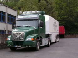 Volvo-NH12-460-Staint-Gobain-Driessen-271105-01