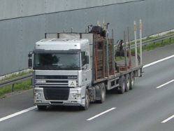 DAF-95-XF-Holztrans-silber-(Willann)-0104-1