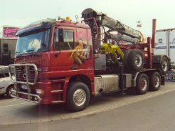 MB-Actros-rot-Thiele-030305-01