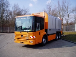 MB-Econic-2628-Pressmuellwagen-3a-Hobo-280204-2