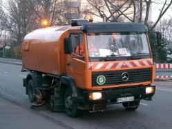 MB-LK-Kehrmaschine-orange-Szy-300304-1
